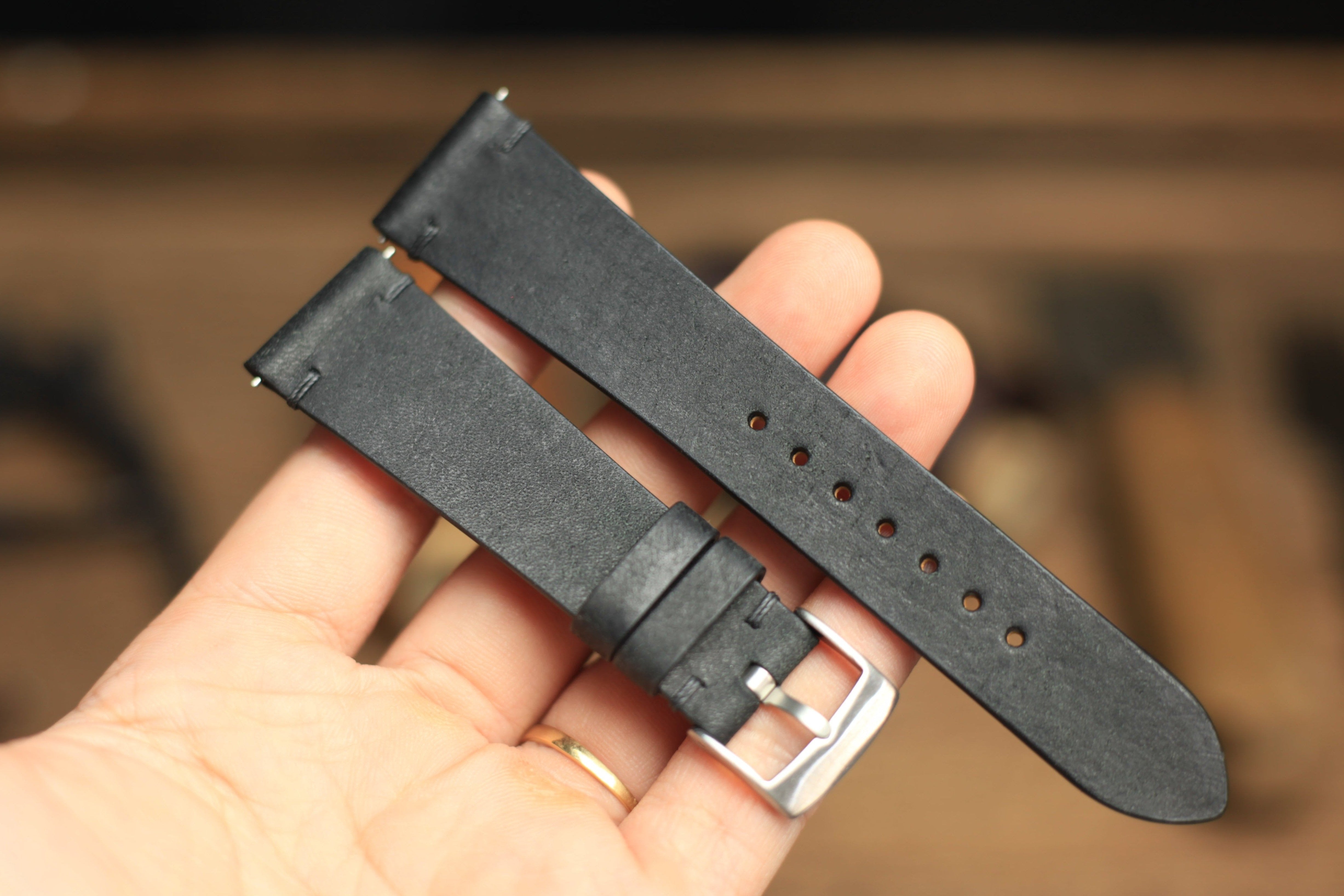 Point-Stitch Pueblo Black Leather Quick Release Strap