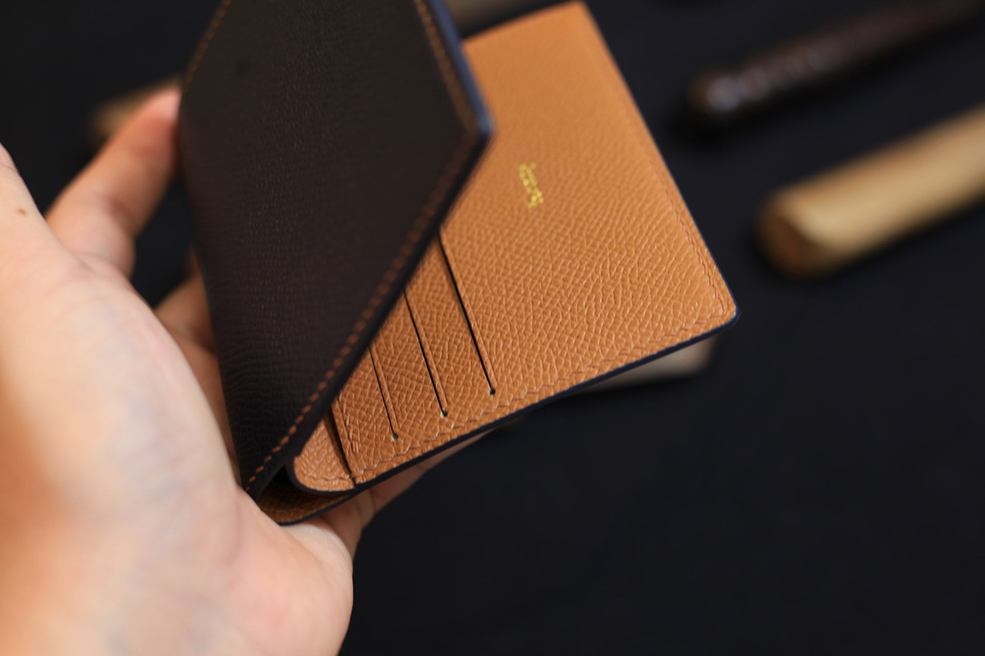 bifold-wallet-epsom-leather-2
