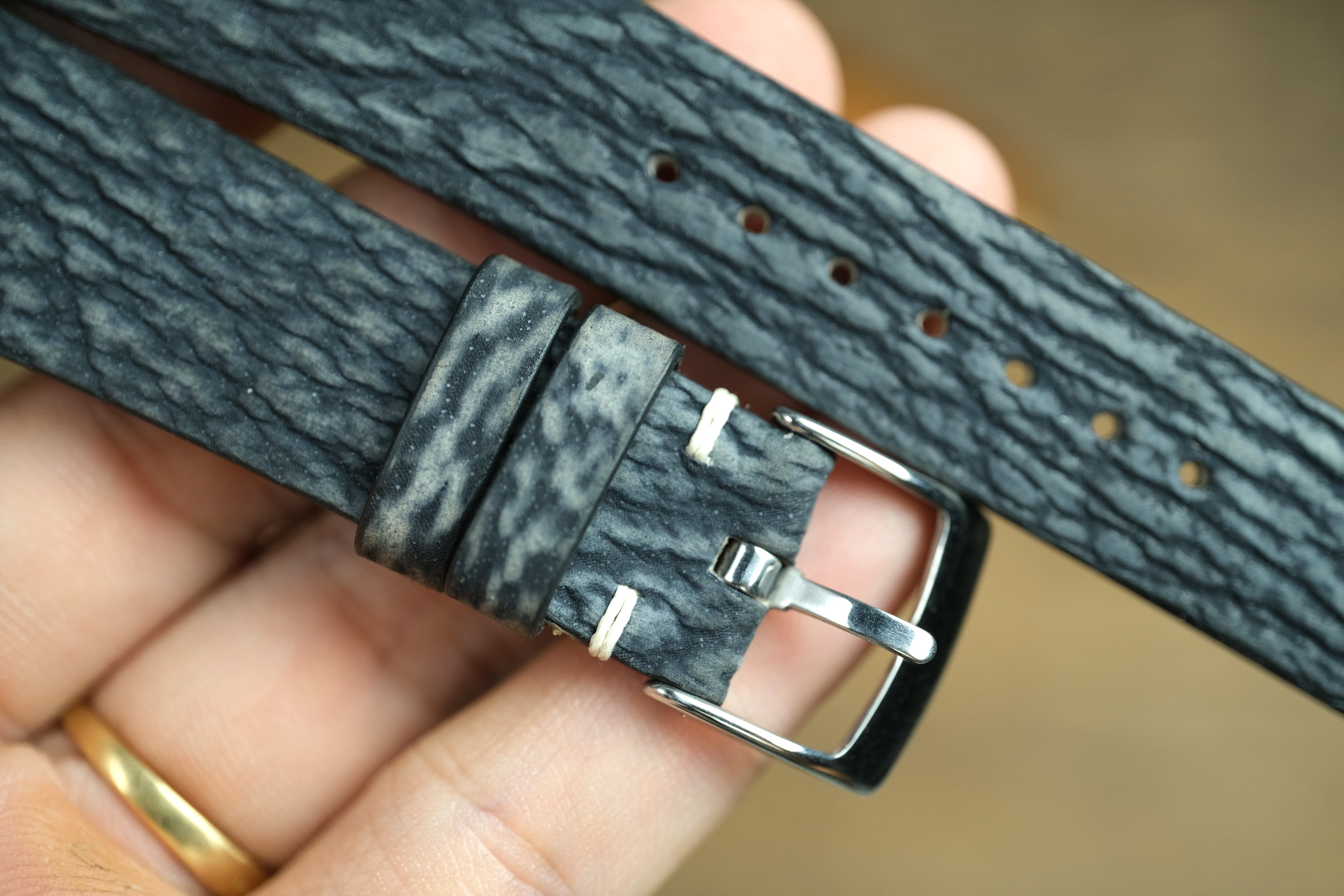 Row-Stitch Shark Leather Watch Strap in Black Grey