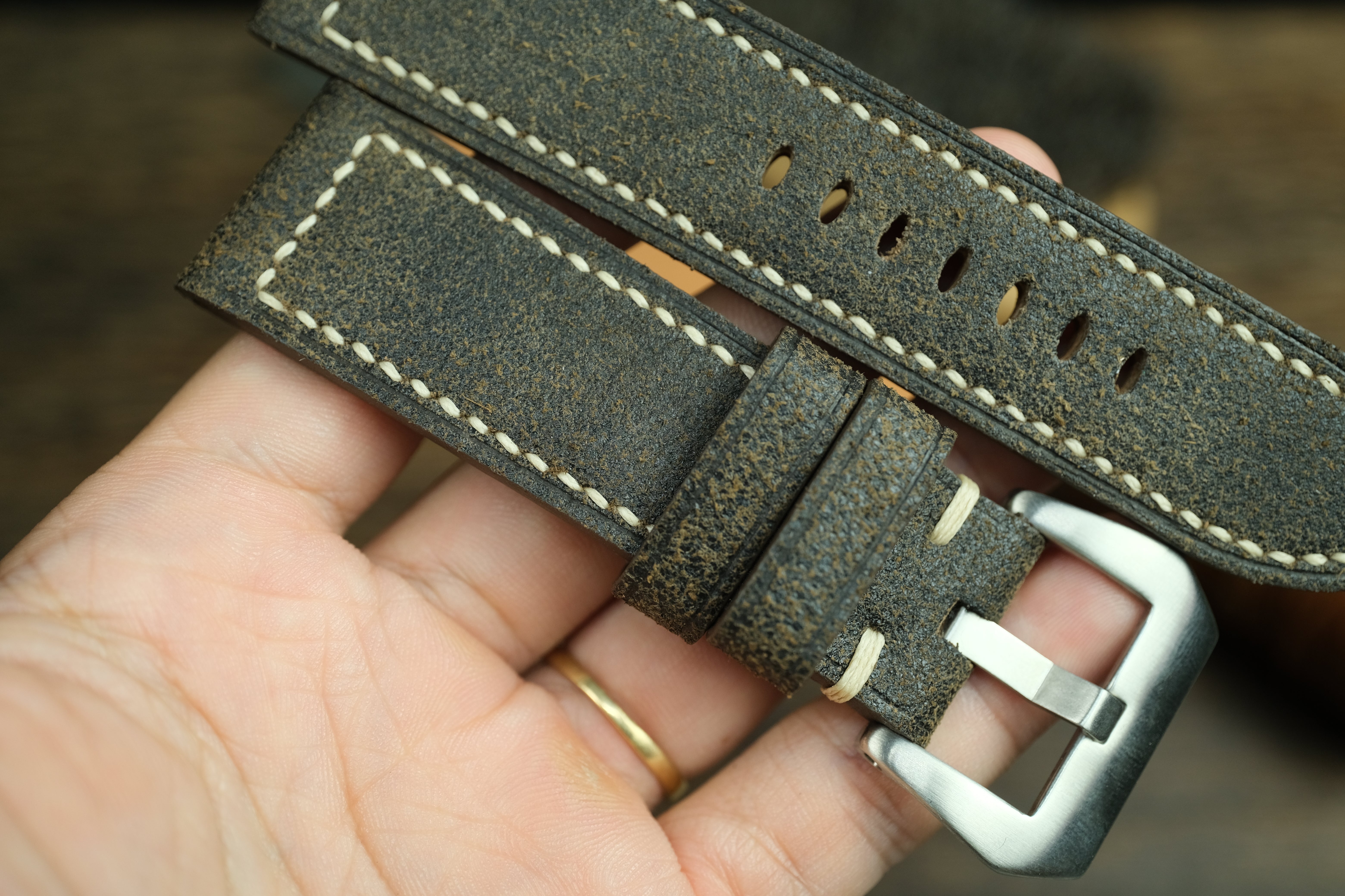 PANERAI WATCH STRAP, BLACK DISTRESSED LEATHER WATCH BAND.