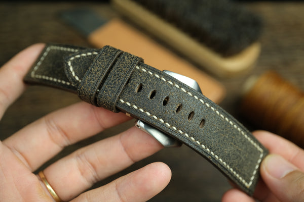 PANERAI WATCH STRAP, BLACK DISTRESSED LEATHER WATCH BAND.