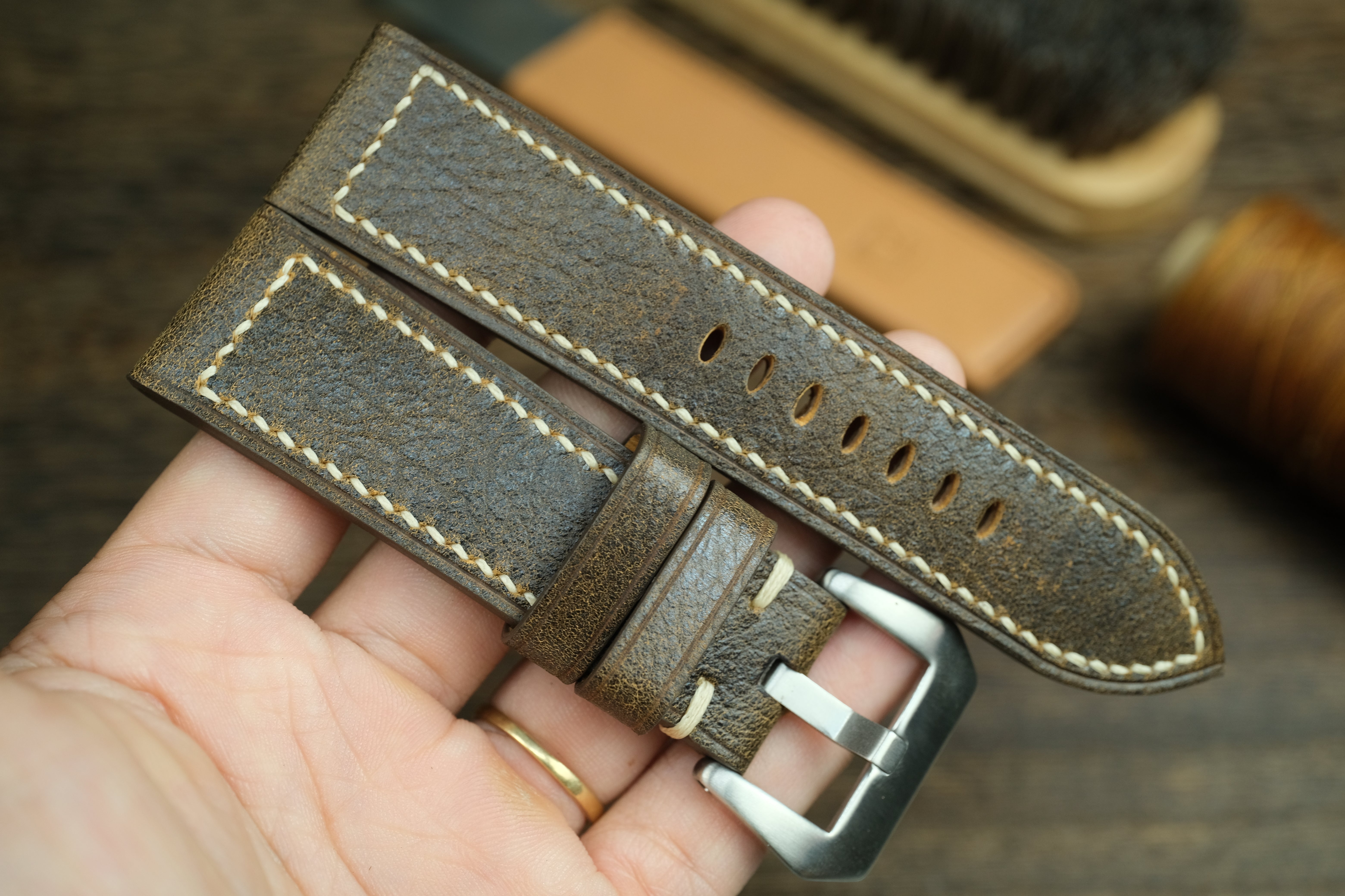 PANERAI LEATHER WATCH STRAP, BLACK/GOLD DISTRESSED LEATHER WATCH BAND.