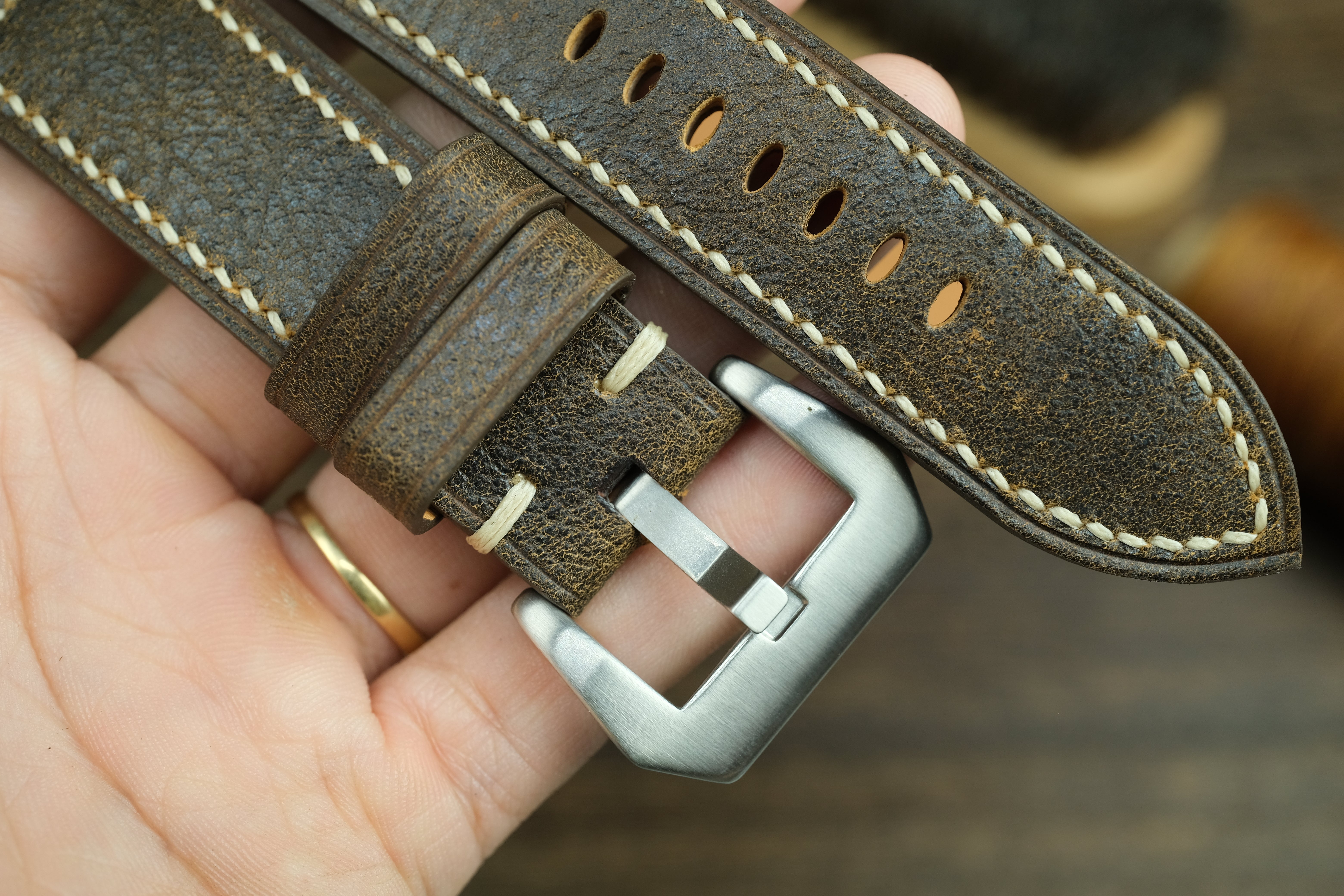 PANERAI LEATHER WATCH STRAP, BLACK/GOLD DISTRESSED LEATHER WATCH BAND.