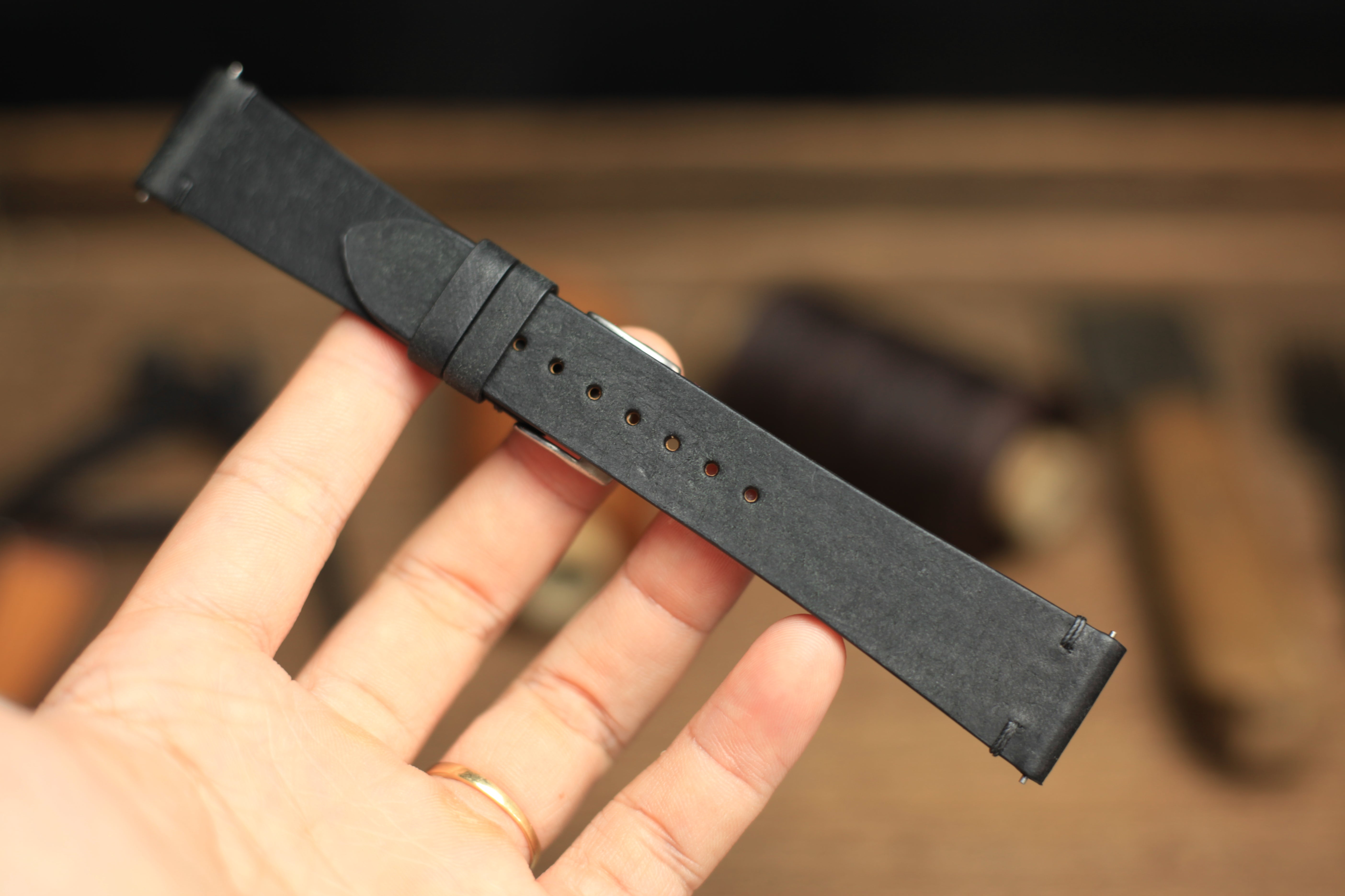 Point-Stitch Pueblo Black Leather Quick Release Strap