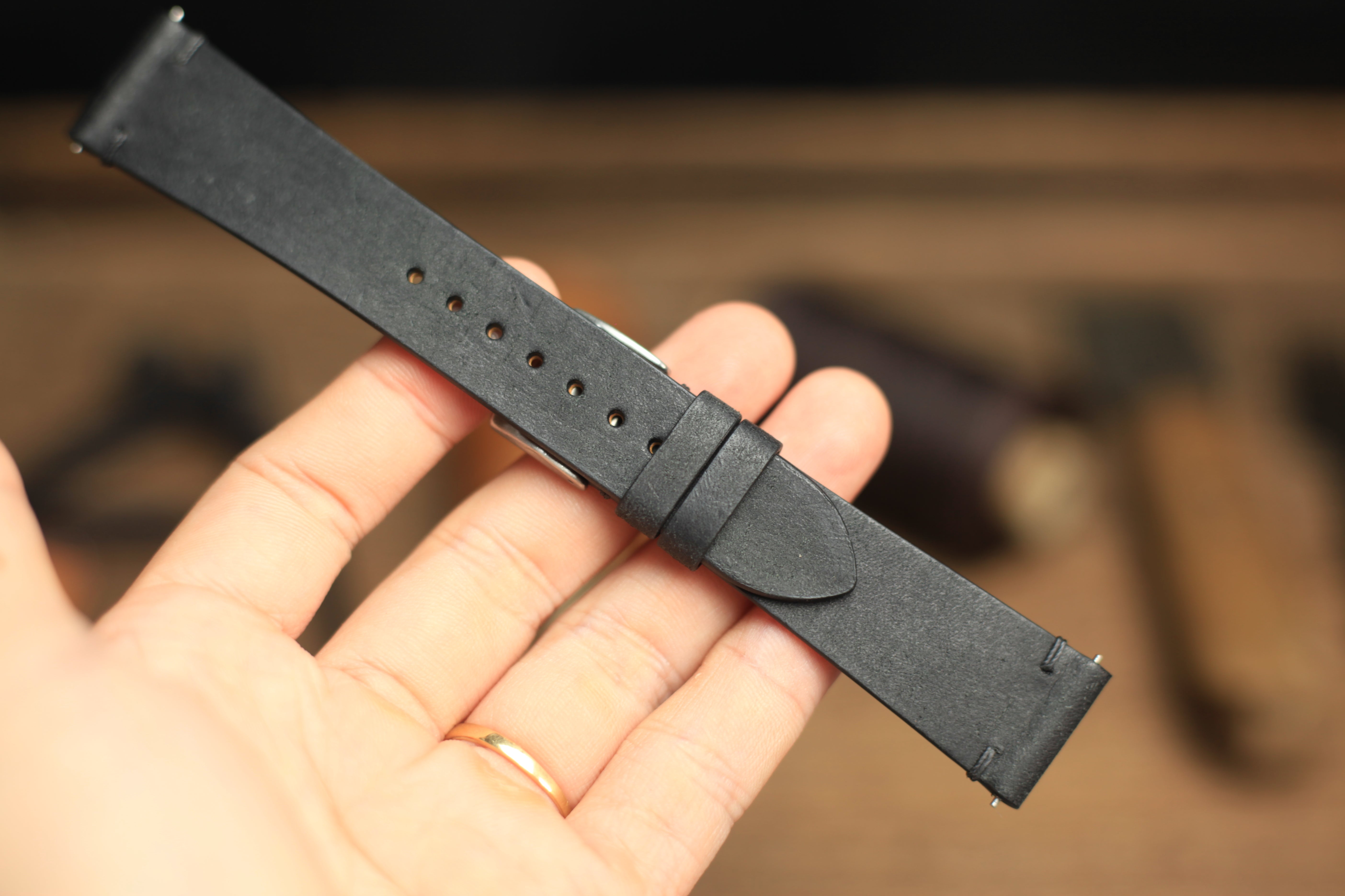 Point-Stitch Pueblo Black Leather Quick Release Strap