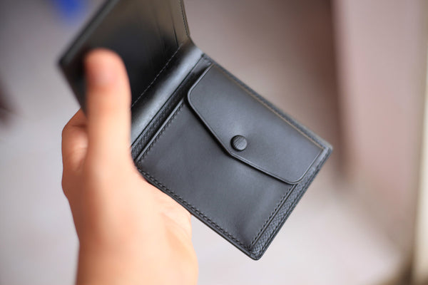 BIFOLD MAN WALLET WITH COIN POCKET, BLACK BUTTERO LEATHER.